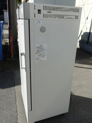 送風定温恒温器<br><br>乾燥機