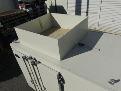 恒温器<br><br>箱型棚段式<br>熱風乾燥機<br><br>（爆発放散口）