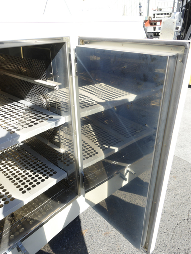 恒温器<br><br>箱型棚段式<br>熱風乾燥機<br><br>（爆発放散口）