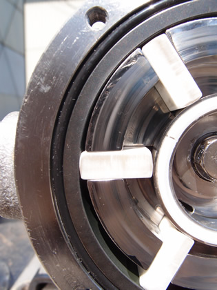 インバータ<br>付き<br><br>ラジアル<br>ベーン<br>ポンプ