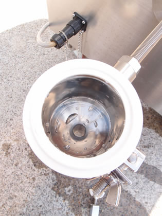 ALLステンレス<br>ギアーポンプ<br><br>流動層造粒機<br>付属品として<br>スプレーユニット<br>付き