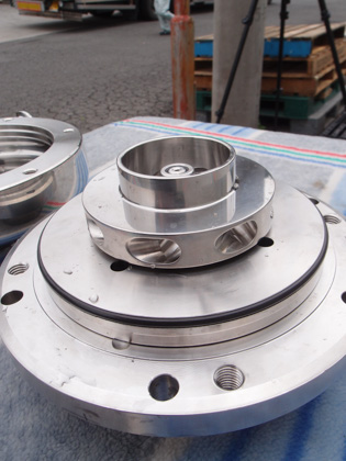 シールレス<br>マグネット式<br>ポンプ